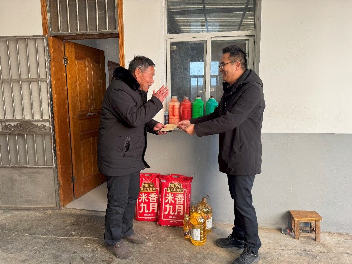市质安站春节前走访慰问困难群众